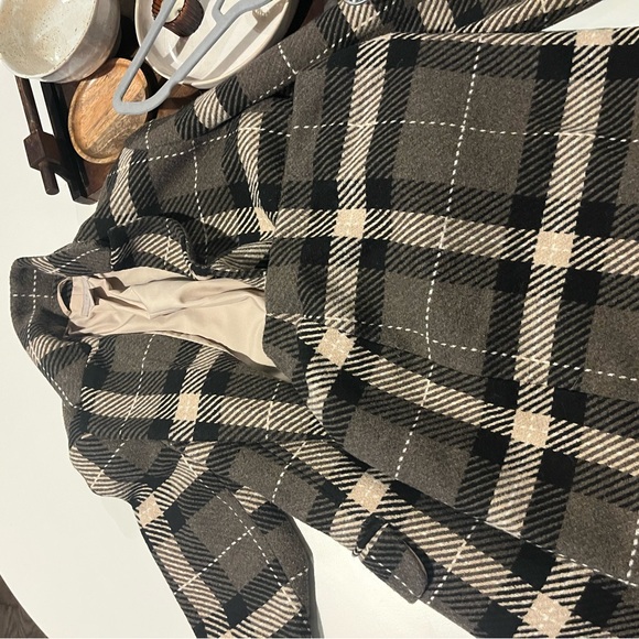 Trendy skirt and blazer set! - Picture 5 of 6